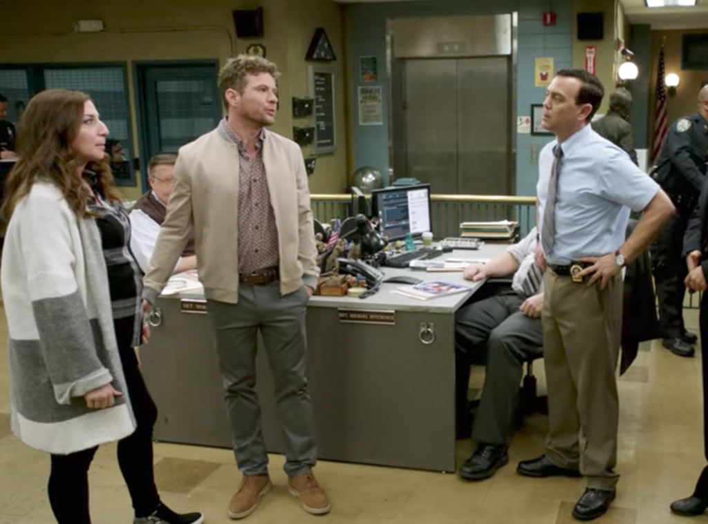 Hunk Ryan Phillippe Shakes Up Brooklyn Nine Nine E Online